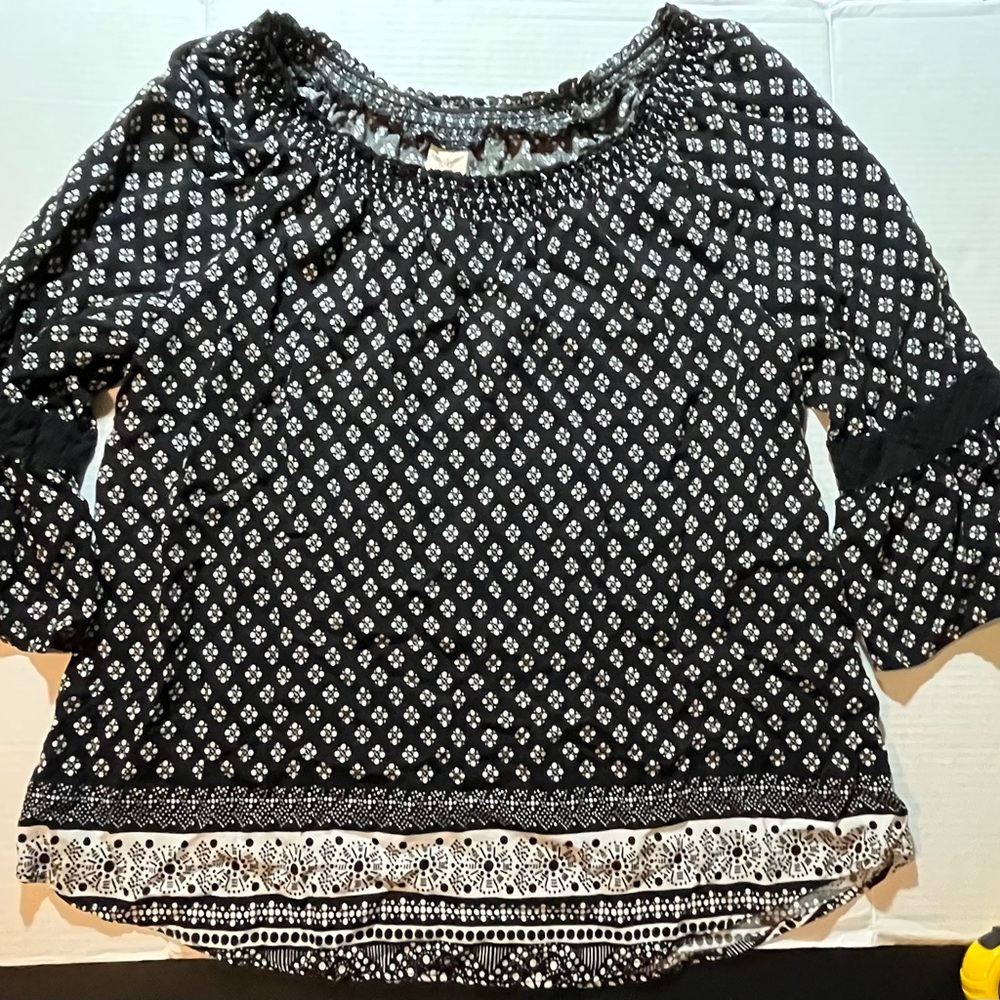 Faded Glory Black and White Geometric Blouse